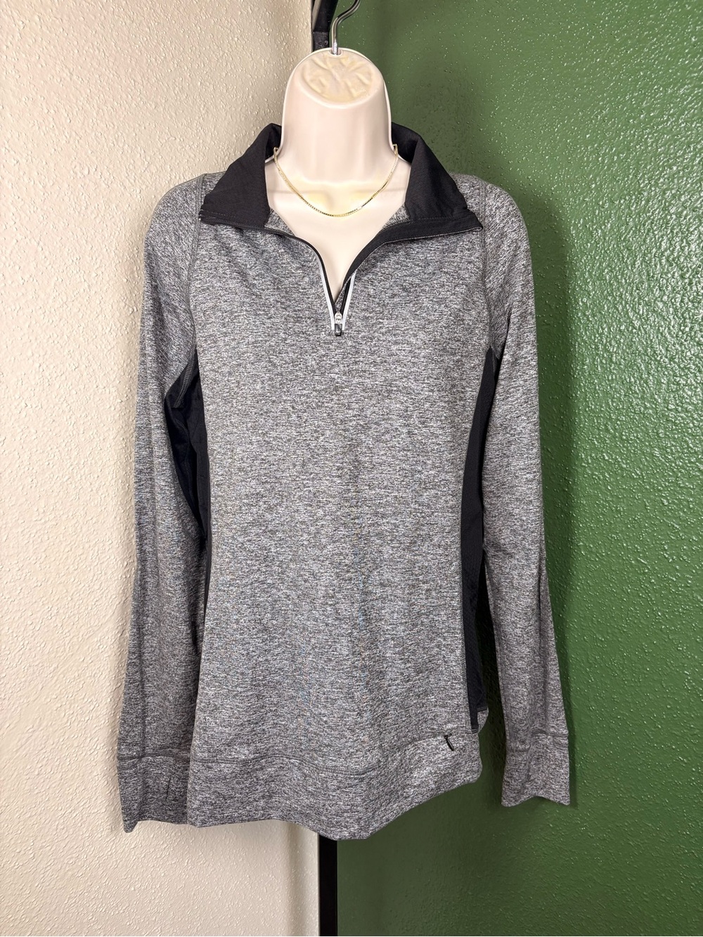 Reva woman’s  Gray Quarter-Zip Performance pullover xl